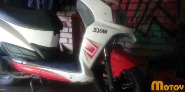 Скутер Sym 125 кубов